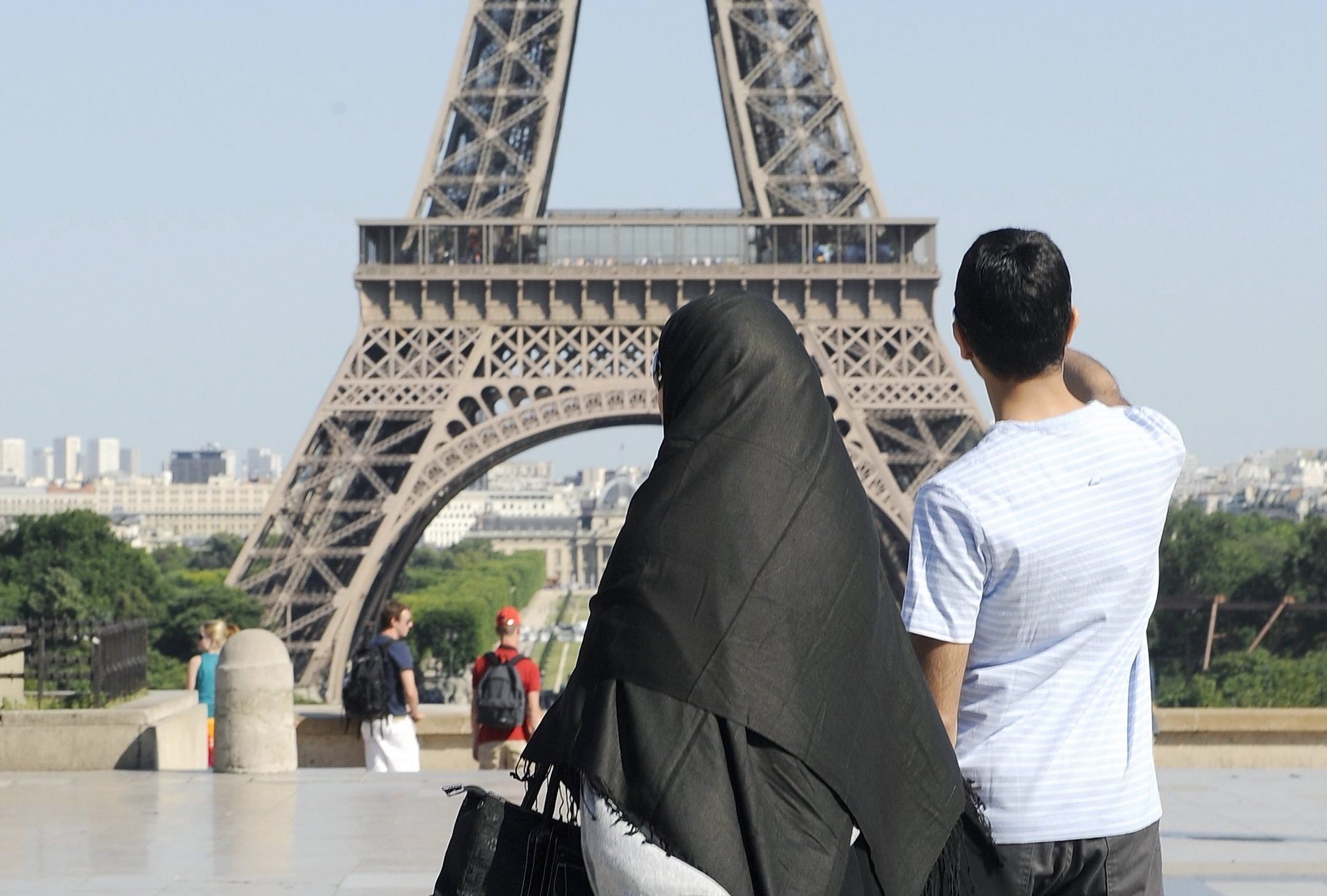 France Bans Muslim Scholars from Dressed in Abayas in Order College