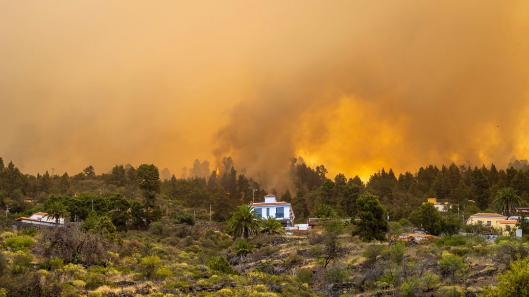 Wildfires Pressure Over 4000 to Evacuate on Spain’s Canary Islands