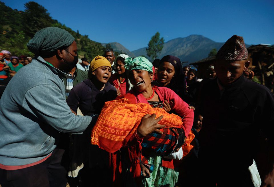 Sobbing Relations of Nepal Earthquake Sufferers Bury The Useless