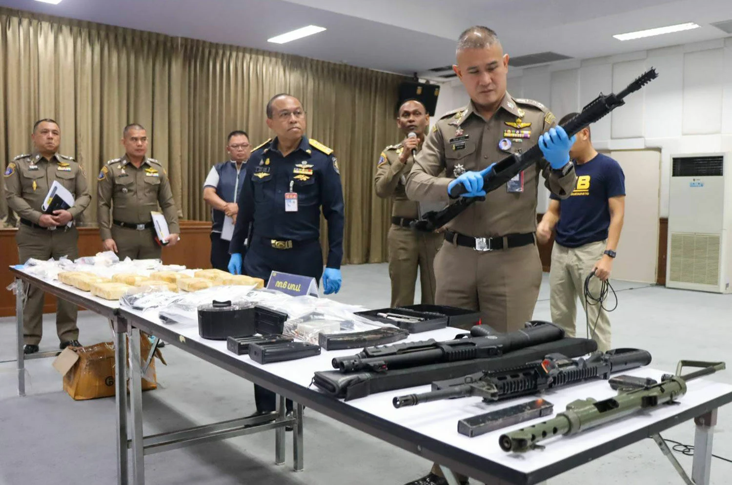 Thai Police Arrest 9, Grab 200k Meth Capsules in Thailand